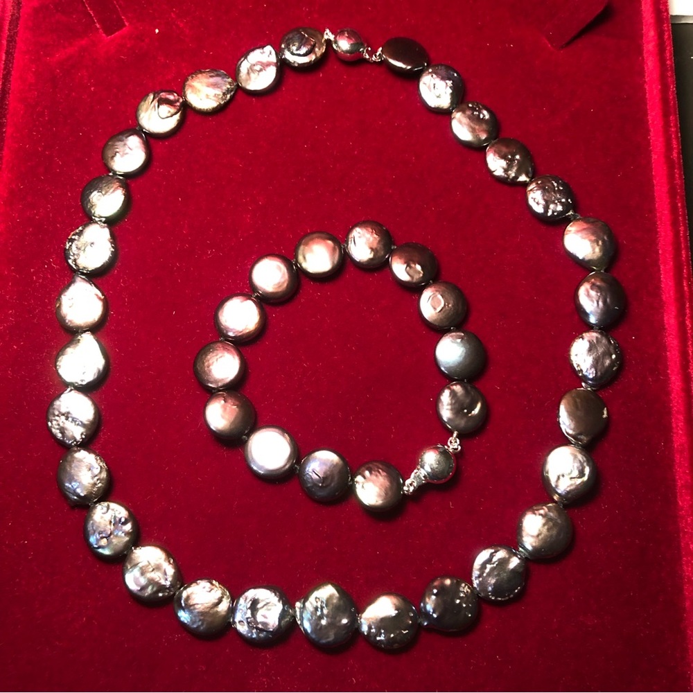 Black Mother of Pearl Necklace and Bracelet